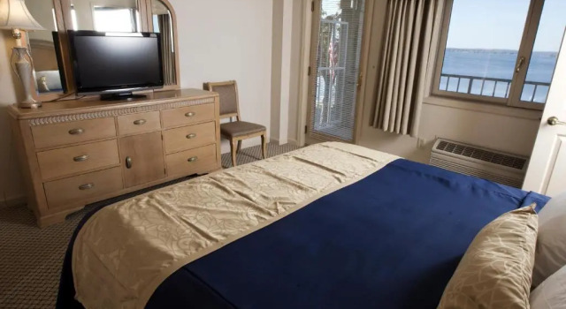 Номер Standard с видом на озеро Bella Vista Suites Lake Geneva
