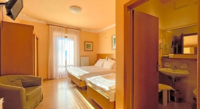 Трёхместный номер Economy с балконом и с видом на горы Hotel Cima Rosetta, WorldHotels Distinctive