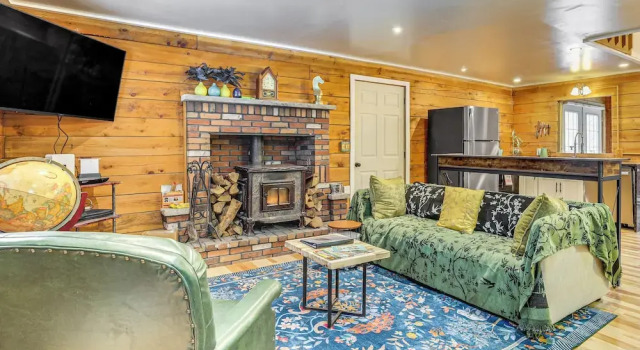 Pool, Beach & Lake Access: Poconos Cabin Escape!, Buchen Sie Ferienhaus Tobyhanna 