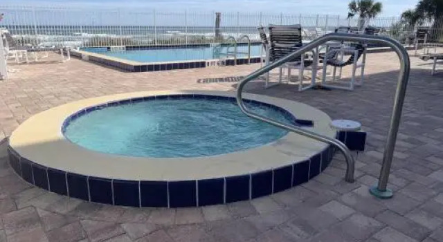 Sunisands Ocean Front Resort, Забронировать Курортный отель Отели Нью-Смирна-Бич 3 звезды, рядом с Поле для гольфа Detwiler Park, 3*