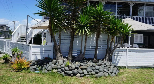 Nana Glad's Beach Front Accommodation, Buchen Sie Hotel Whitianga 