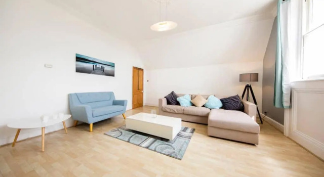 Clifton Spacious 3 Bed Apt & Parking - Simplycheckin, Забронировать Отель Клифтон Бристоль, рядом с Christ Church Clifton