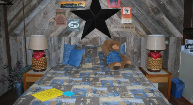 Люкс с 2 комнатами Cowboy Country Inn