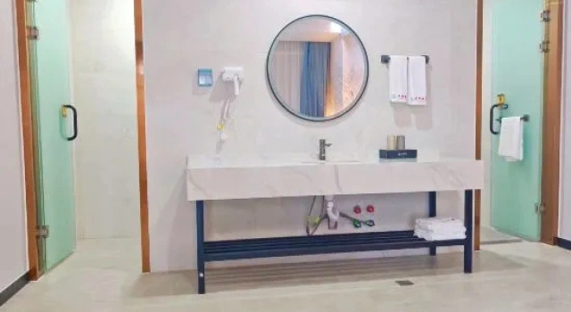 Deluxe suite Bin Hu Hotel