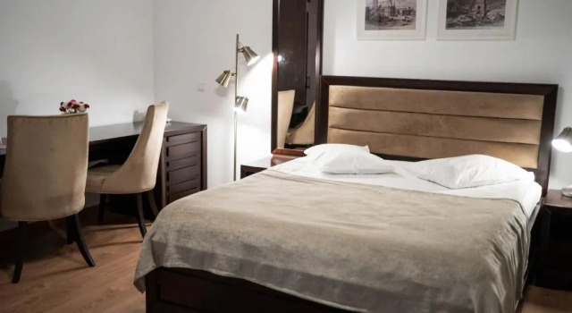 Thr center, Rezerwuj Hotel Curtea De Arges 
