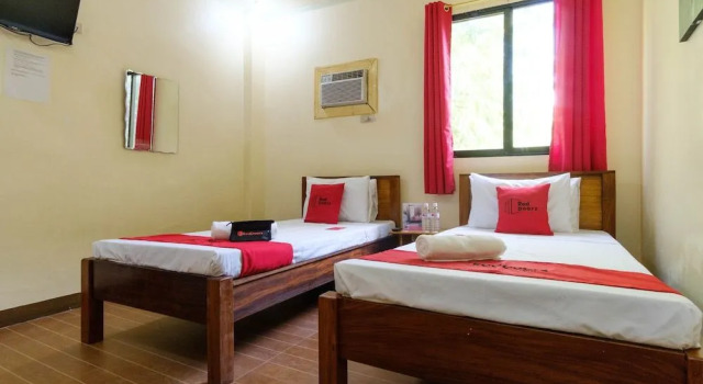 RedDoorz @ Poblacion 6 Coron, Book Hotel Hotels in Dipulao with Parking, Parking