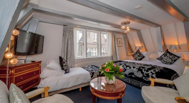 Трёхместный номер Standard Ambassade Hotel