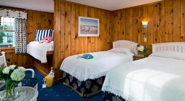 Четырёхместный номер Standard Winstead Beach Resort