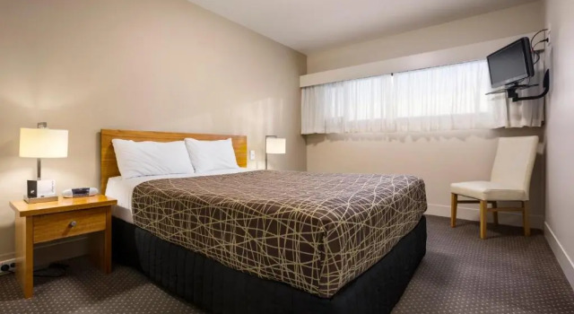 Апартаменты The Old Woolstore Apartment Hotel
