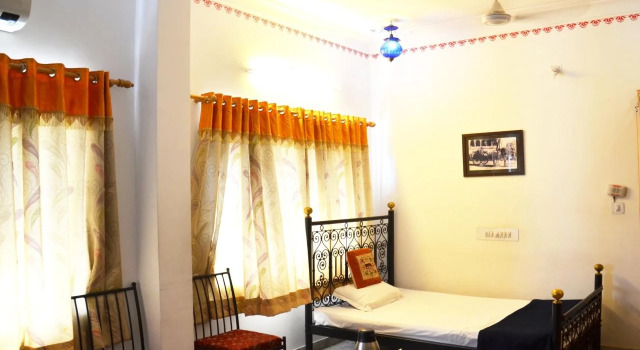Baba Palace - A Heritage Hotel, Udaipur, Забронировать Отель Отели штата Раджастхана с парковкой, Парковка