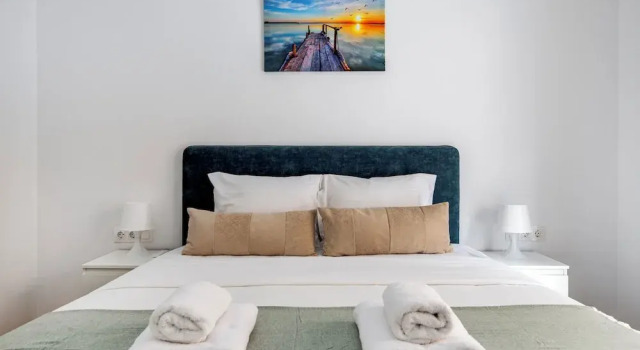 Cozyopolis - Timeless 3-BR in Athens, Забронировать Апартаменты/квартира Апартаменты Афины, рядом с Площадь Колонаки, Апартаменты/квартира
