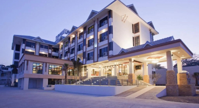 Кровать в общем номере Ayara Grand Palace Hotel