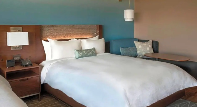 Четырёхместный номер Standard с частичным видом Buffalo Marriott at LECOM HARBORCENTER