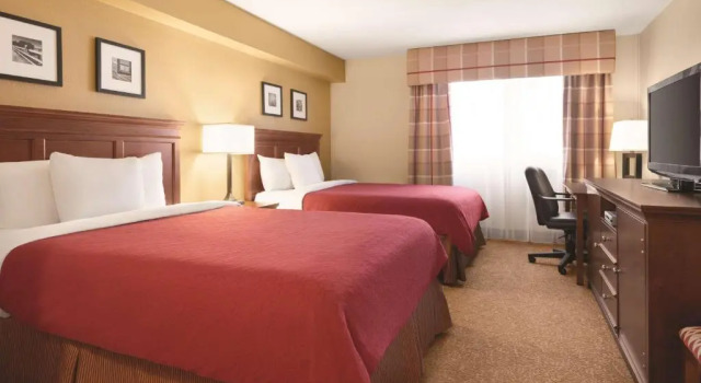 Четырёхместный номер Standard Country Inn & Suites by Radisson, Saskatoon, SK