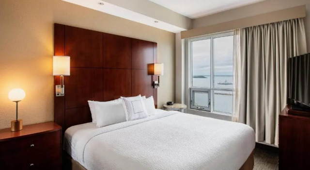 Люкс с 2 комнатами Residence Inn by Marriott Kingston Waters Edge