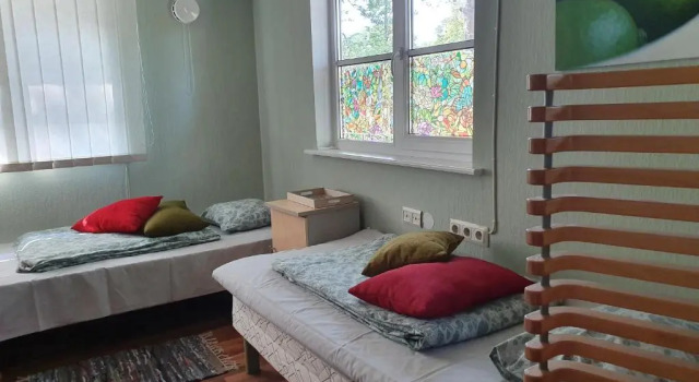 Кровать в общем номере (женский номер) Freedom65 Hostel and Caravan