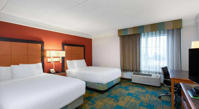 Четырёхместный номер Standard La Quinta by Wyndham Jacksonville Butler Blvd