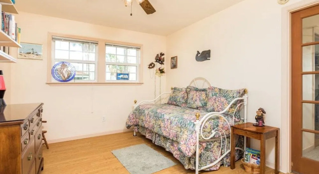 103 Galveston home - 3 Br home by RedAwning