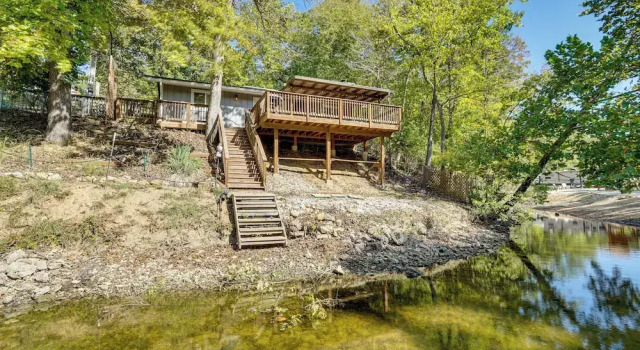 Коттедж Lakefront Fun in Sunrise Beach! Pet-friendly Home!