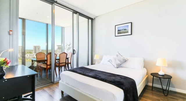 Scenic Waterfront Apartment Wentworth Point