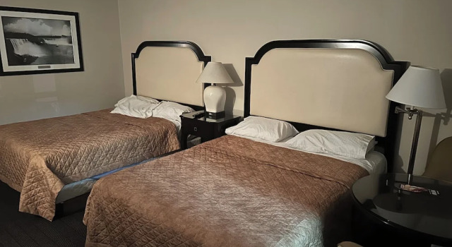 Четырёхместный номер Deluxe с балконом Rainbow Motor Inn - Fallsview