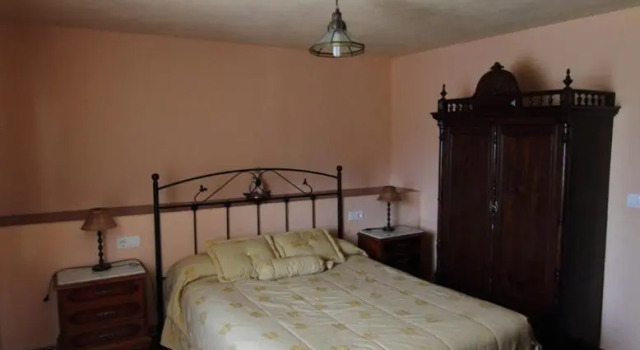 Casa rural El Manantial, Забронировать Отель Сьюдад-Родриго Salamanca Province, рядом с Церковь Св. Петра и Св. Исидоро