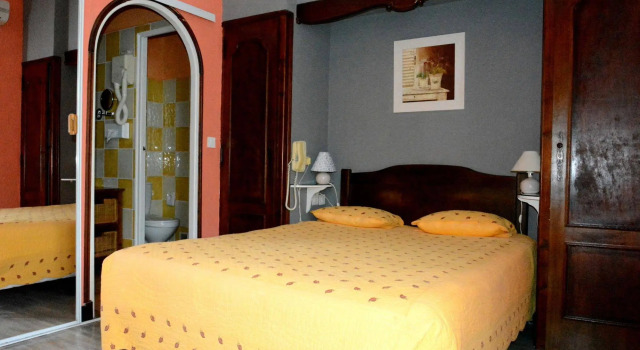 Hotel Mas de la Ferniere, Забронировать Отель Отели Арля с парковкой, Парковка