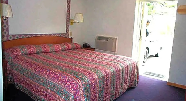 Двухместный номер Standard Wesley Inn & Suites