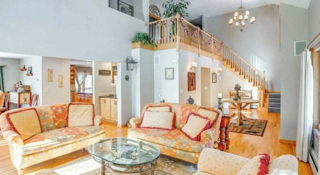 < 1 Mi to Hunter Mtn: Spacious Home w/ Hot Tub!, Buchen Sie Ferienhaus  