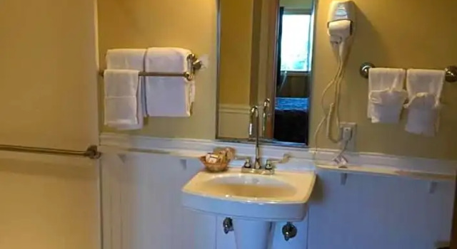 Коттедж c 1 комнатой Holiday Lodge