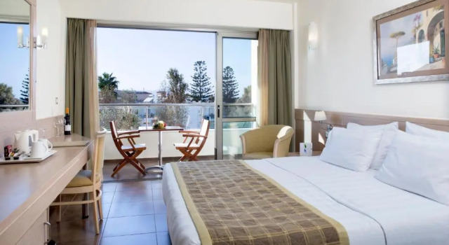 Двухместный номер Standard Thalassa Beach Resort & Spa