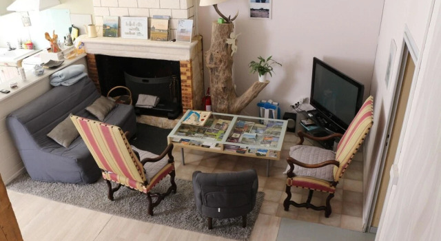 House With 2 Bedrooms in Saint-estèphe, With Enclosed Garden and Wifi, Rezerwuj Hotel Hotele w Saint-Estephe z parkingiem, Parking