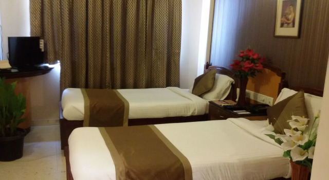 Sun International Hotel and Resorts, Забронировать Отель Отели Бангалора 3 звезды, рядом с Ботанический сад Лалба, 3*