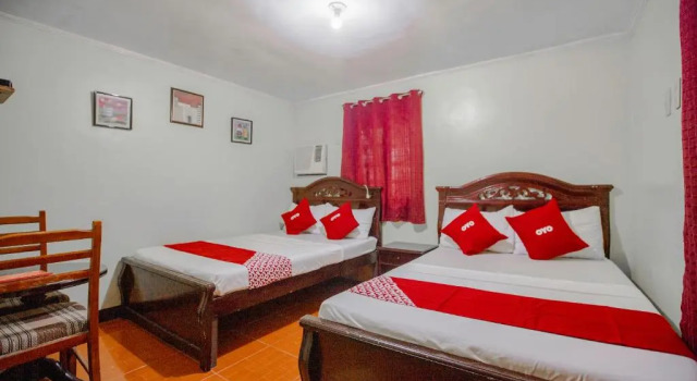 Люкс OYO 741 Sierra Travellers Inn