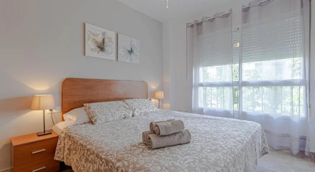 797 Holiday Rentals- Duplex for 7 Carihuela 1 min beach mas parking, Забронировать Апартаменты/квартира Отели Торремолинос с парковкой, рядом с Пляж El Saltillo, Парковка