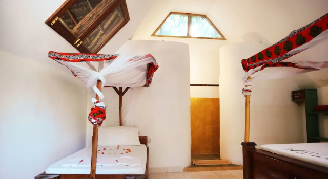 Трёхместный семейный номер Standard с 2 комнатами с балконом и с видом на сад Sagando Bungalows Zanzibar