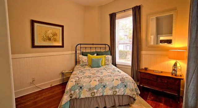 420Waldburg A · Modern Apt with Southern Charm Blocks from Forsyth