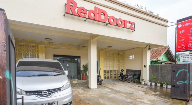 RedDoorz Syariah near Exit Toll Ciawi, Book Hotel Billige hoteller i Ciawi