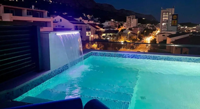 Апартаменты Skypool Suite 77 with private pool