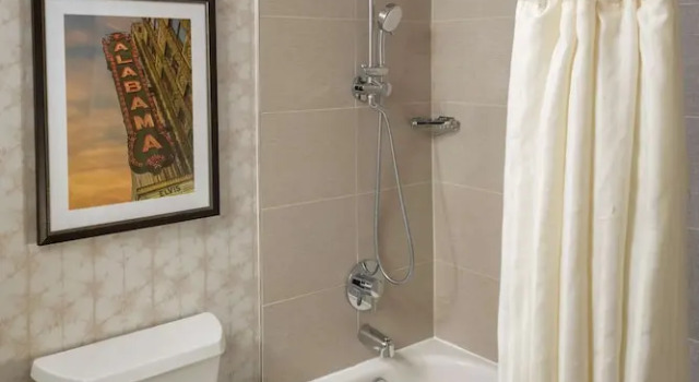 Четырёхместный номер Executive Hilton Birmingham Downtown at UAB