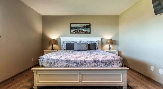 Sleeps 33 - Oceanfront Luxury 2 Pools & 2 Houses