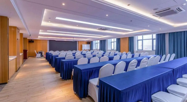 Huanpeng Holiday Hotel, Book Hotel Hotels in Yaohai with Parking, Parking
