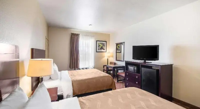 Шестиместный номер Standard Quality Inn Bastrop