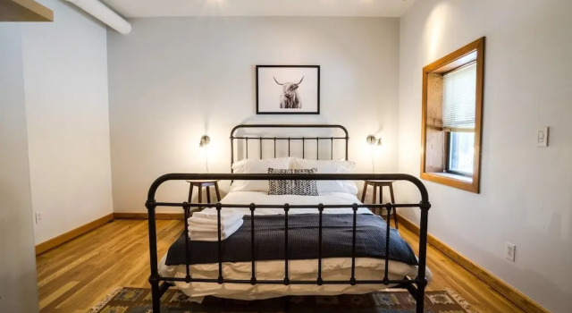 Апартаменты c 1 комнатой Modern Lohi Loft in Historic Building