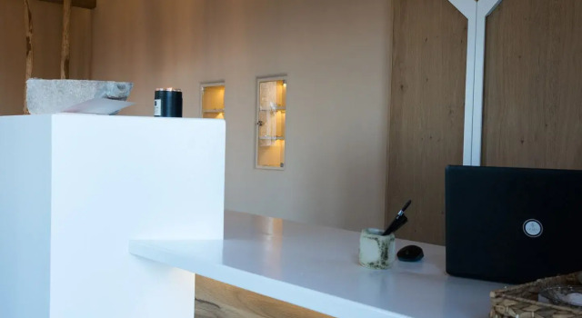 YPSELI Anafis hive, Prenota Hotel Anafi Cicladi