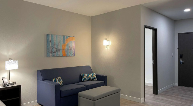MainStay Suites Cincinnati University - Uptown, Забронировать Отель Отели Цинциннати с бассейном, рядом с UCmedicalCenter, Бассейн