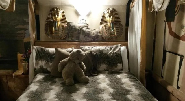 Castle Wood Theme Cottages- Couples Only, Varaa Hotelli Big Bear Lake USA