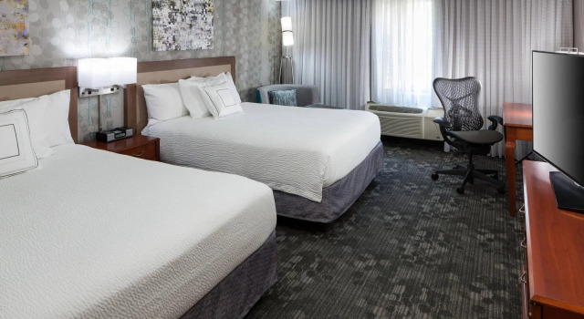 Четырёхместный номер Standard Courtyard Los Angeles Burbank Airport