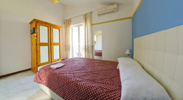 Ischia con vista mare, Забронировать Отель Отели Лацио с бассейном, Бассейн