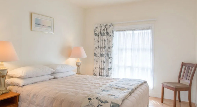 Номер Comfort c 1 комнатой с балконом и с видом на бассейн Commodores Lodge